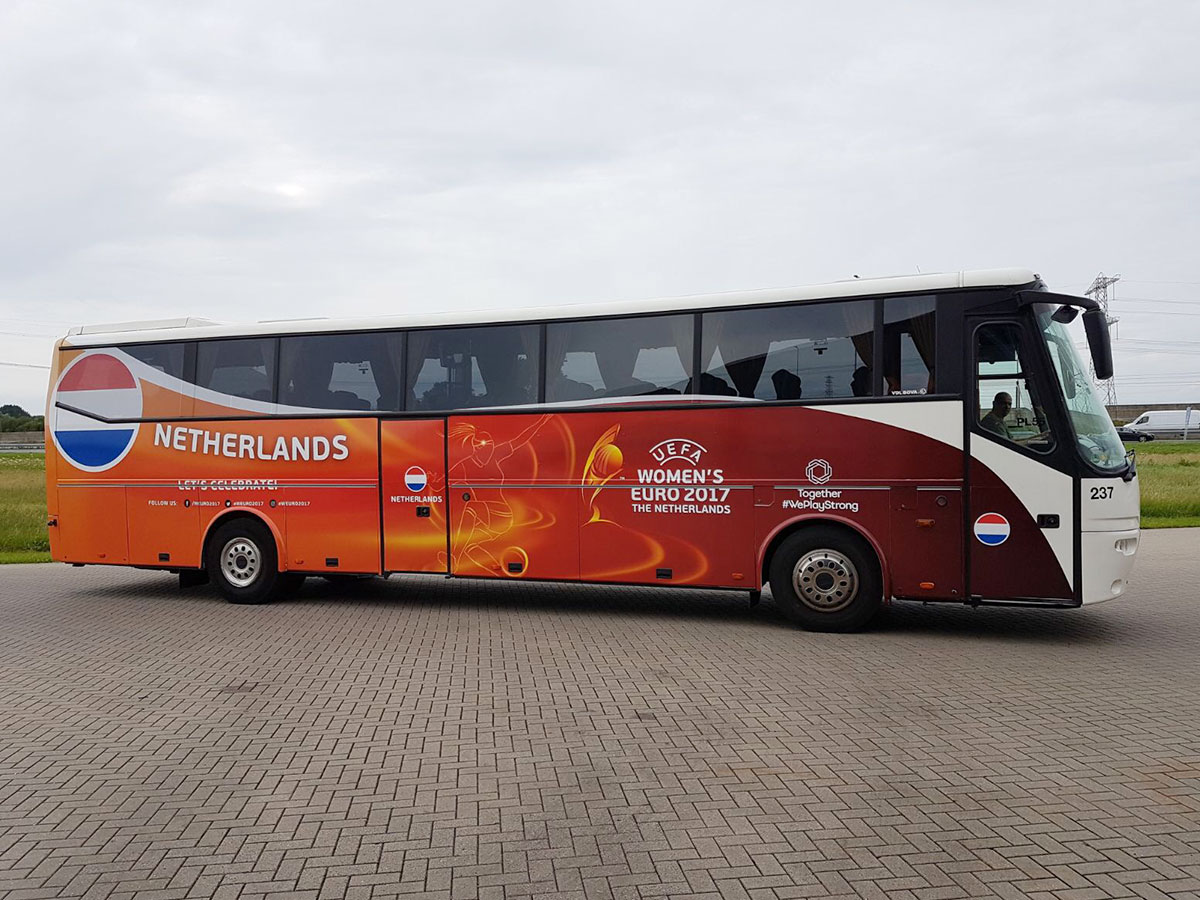 Touringcarbelettering